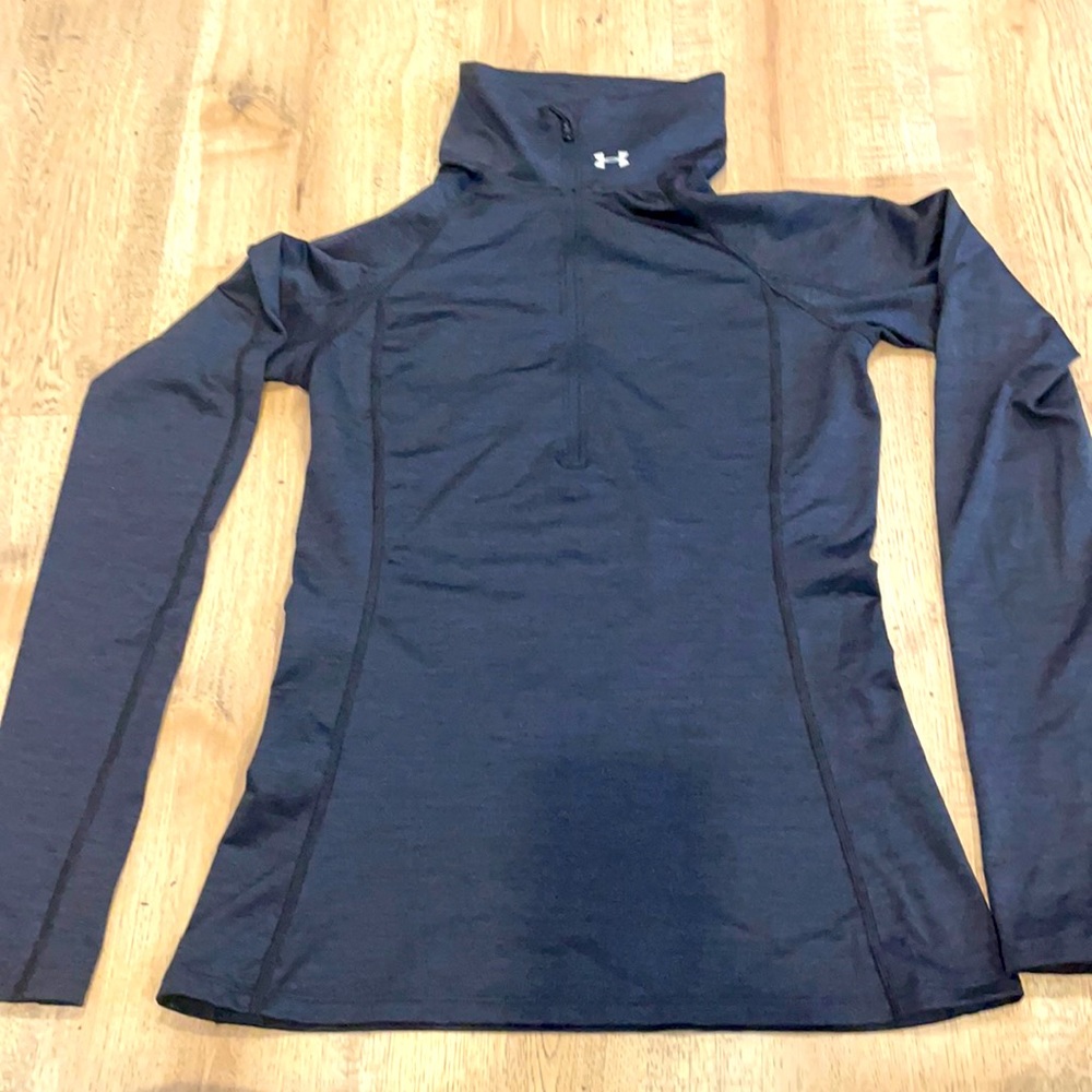 Black 1/4 zip top.